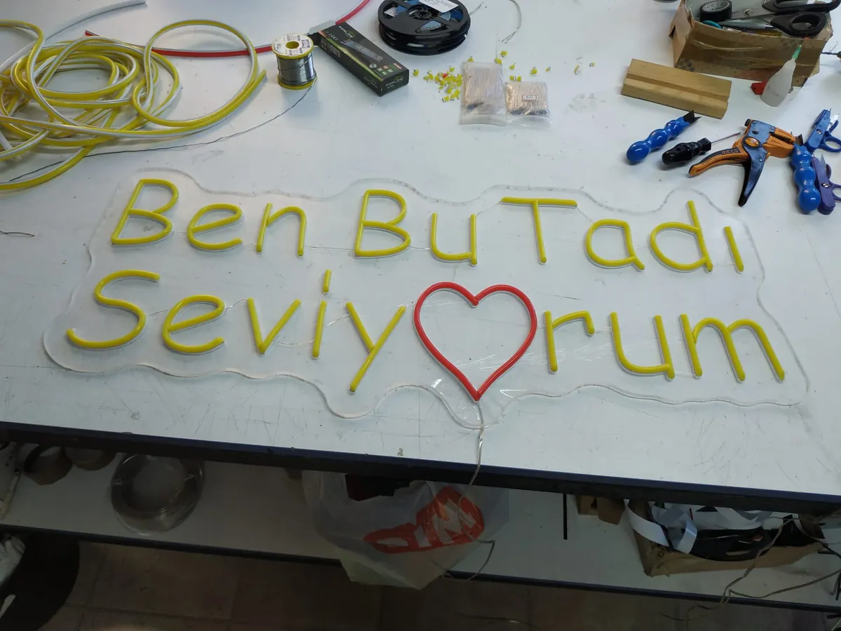 Ben Bu Tadı Seviyorum Led Neon Tabela - Model 4 LED neon tabela görseli