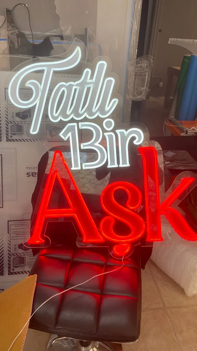 Tatlı Bir Aşk Led Neon Tabela - Model 2 LED neon tabela görseli